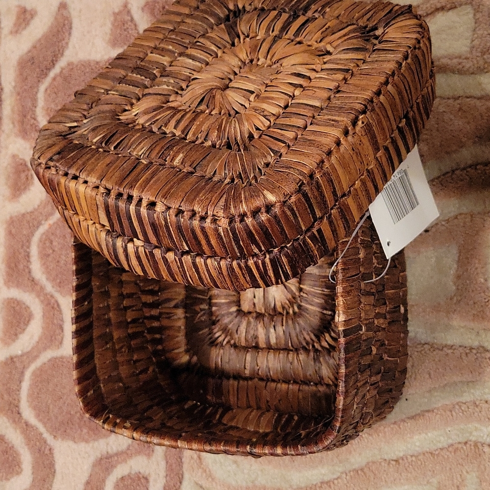 Woven basket w/ top (3/$20)